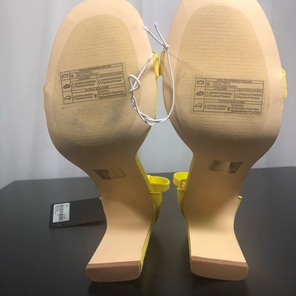 BRAND NEW Strapped Block Heels - Picture 5 of 6